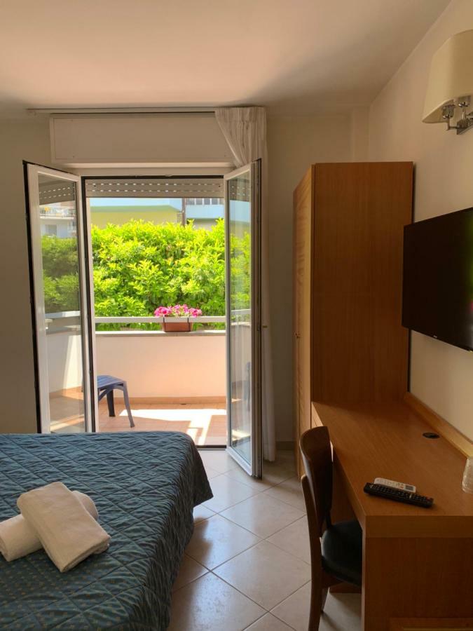 Hotel Mare Azzurro Terracina Luaran gambar