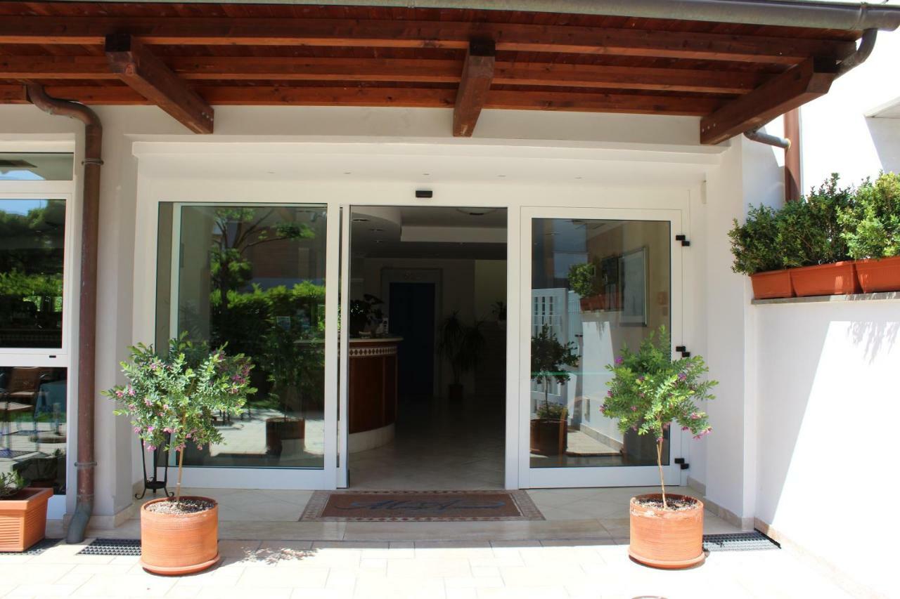 Hotel Mare Azzurro Terracina Luaran gambar