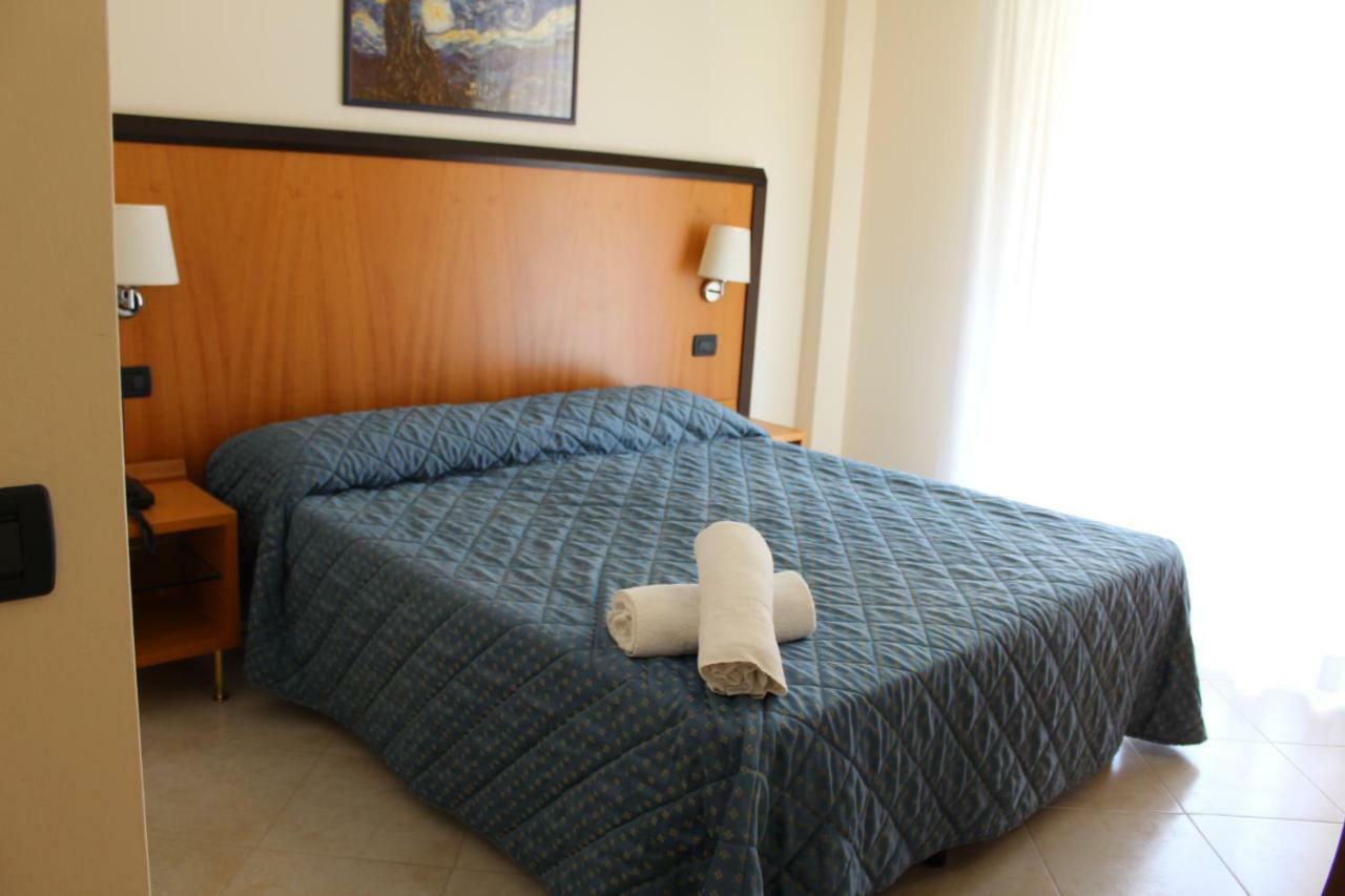 Hotel Mare Azzurro Terracina Luaran gambar
