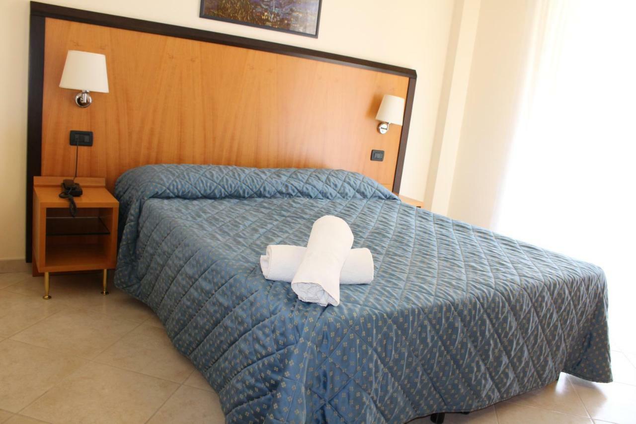 Hotel Mare Azzurro Terracina Luaran gambar