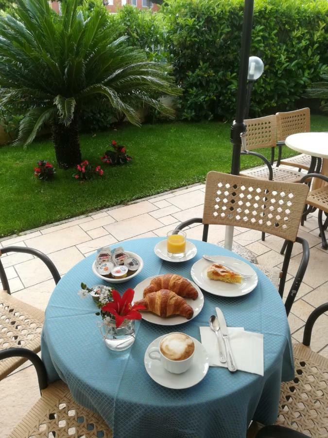 Hotel Mare Azzurro Terracina Luaran gambar